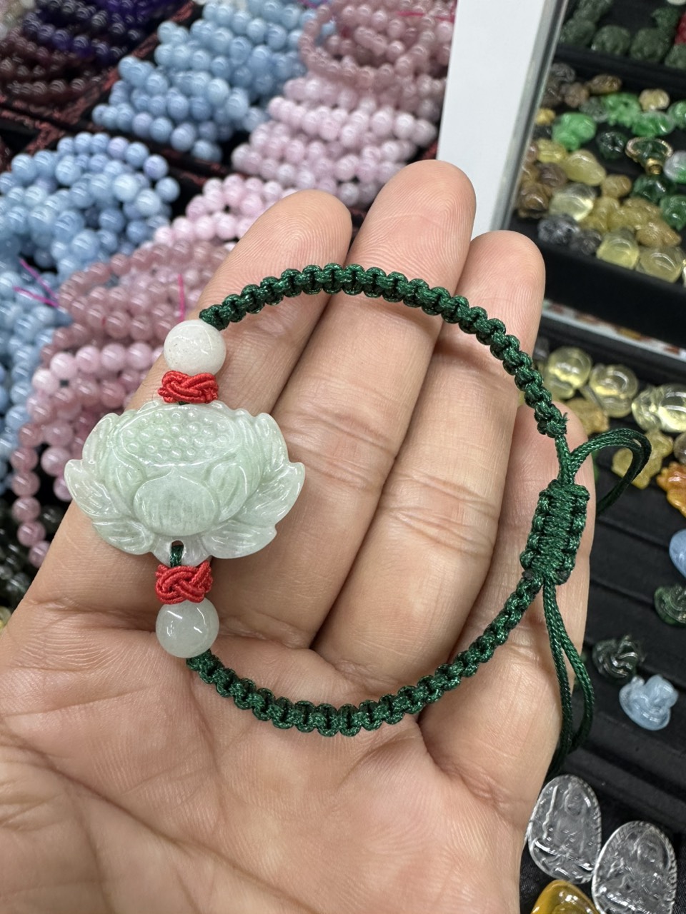 Vòng đeo tay, lắc tay hoa sen phong thủy đá ngọc cẩm thạch tết dây vải
