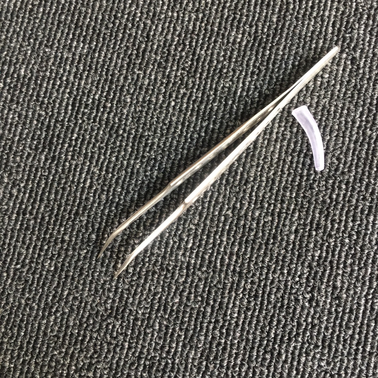 [HCM]Nhíp (panh) có lổ (mũi cong)