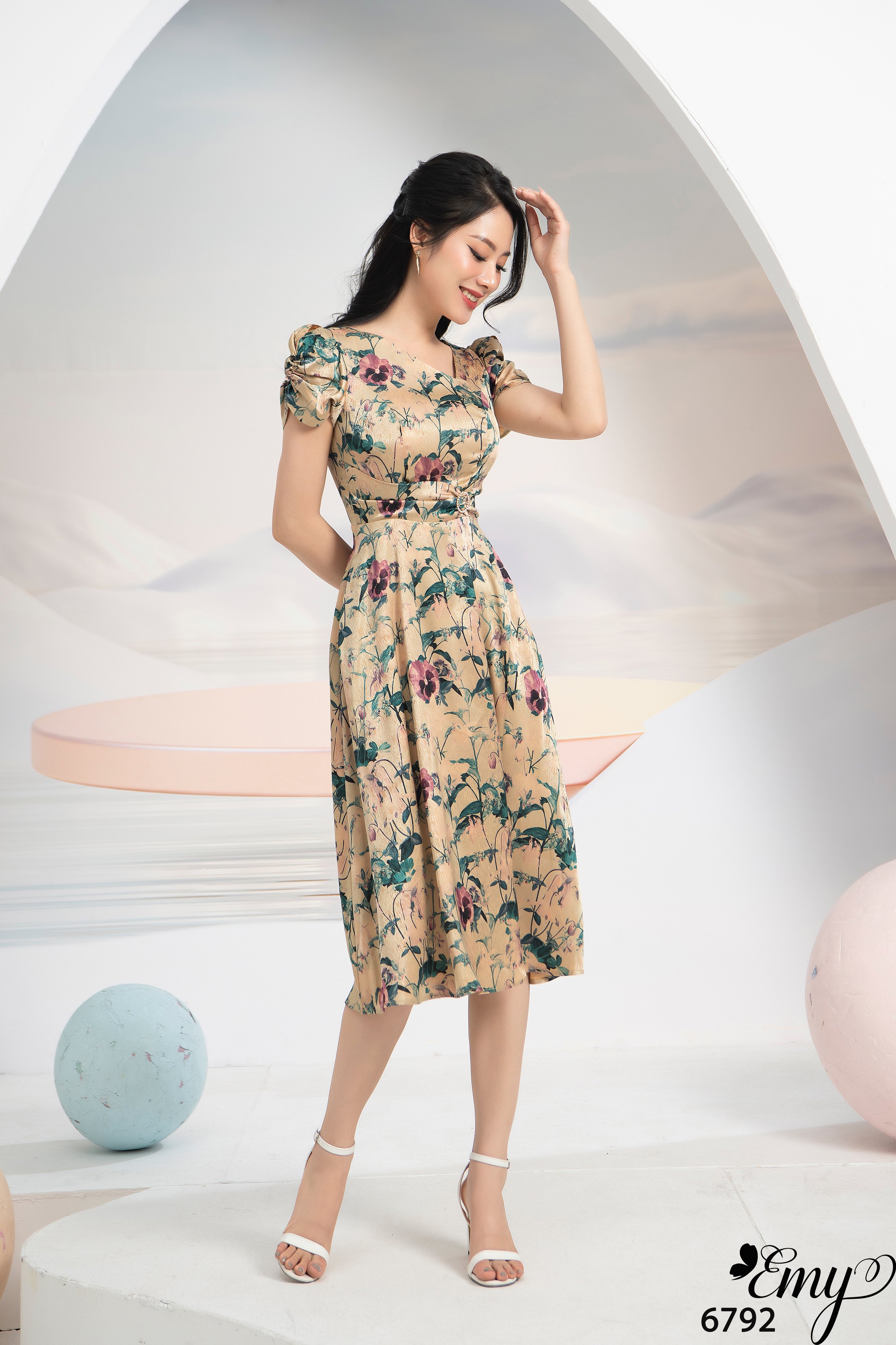 Đầm EMY EM6792 Xoè Cổ Cách Điệu