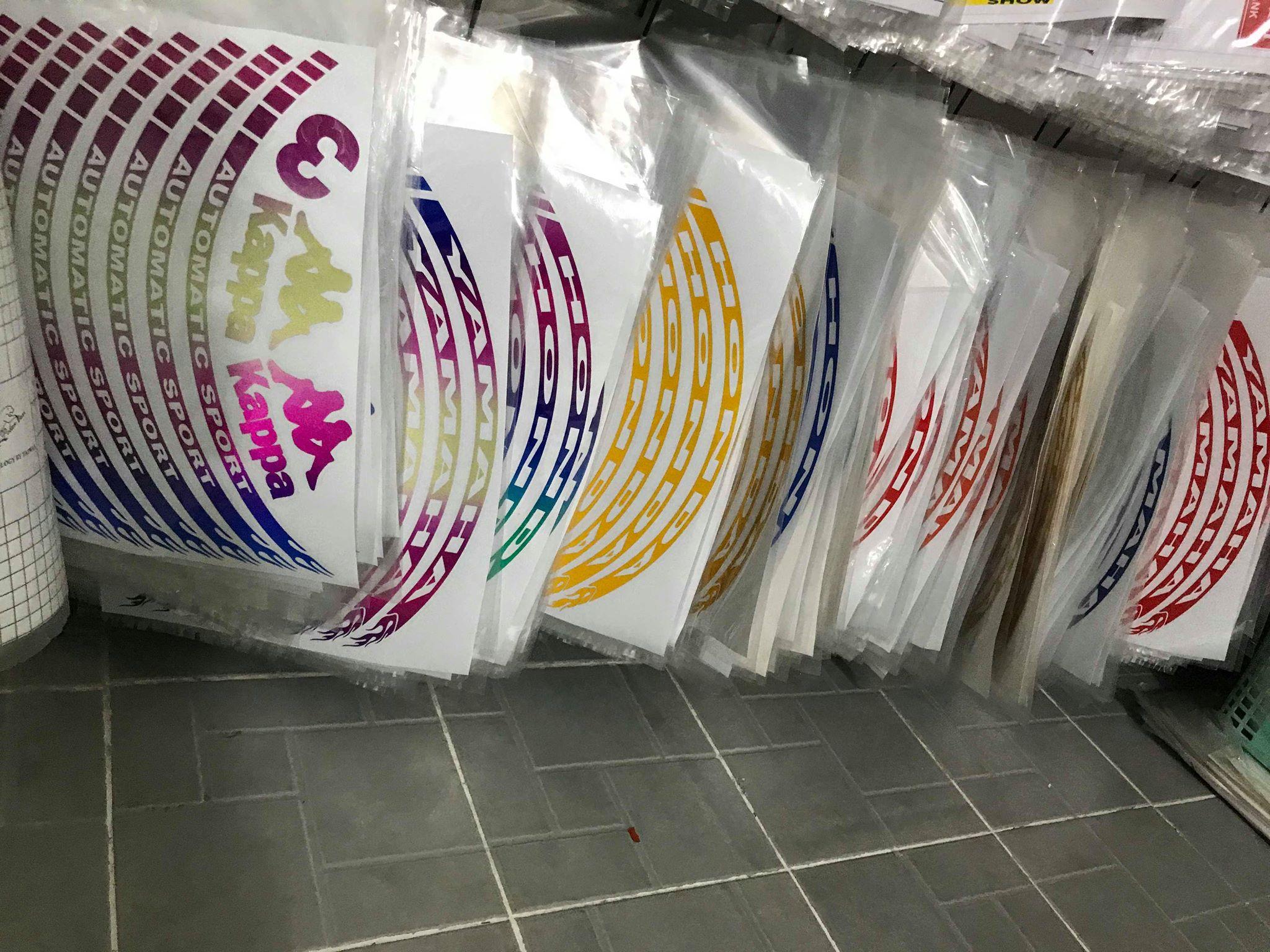 Tem dán vành xe phản quan