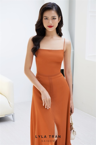 Đầm maxi du lịch trắng/đỏ 2 dây ôm eo xẻ tà (SILKY)