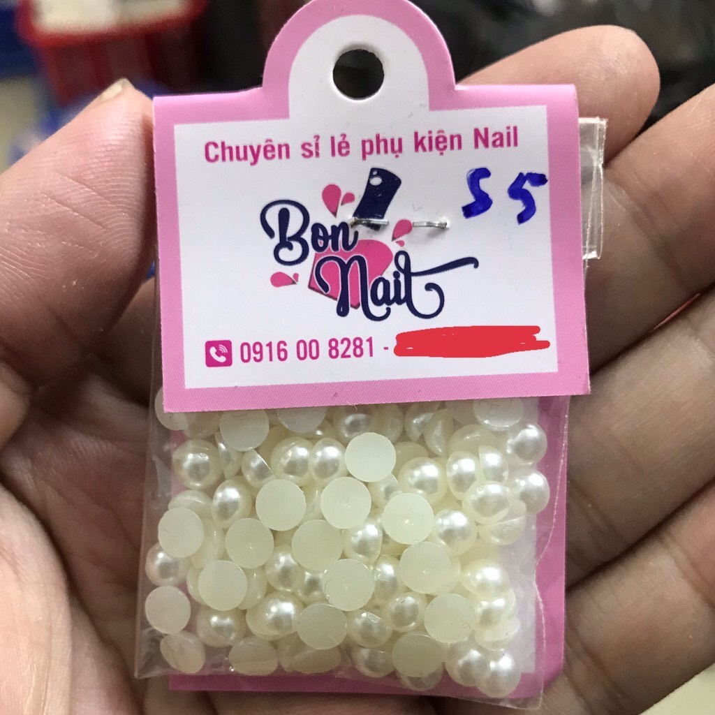 Trai nửa trang trí móng tay