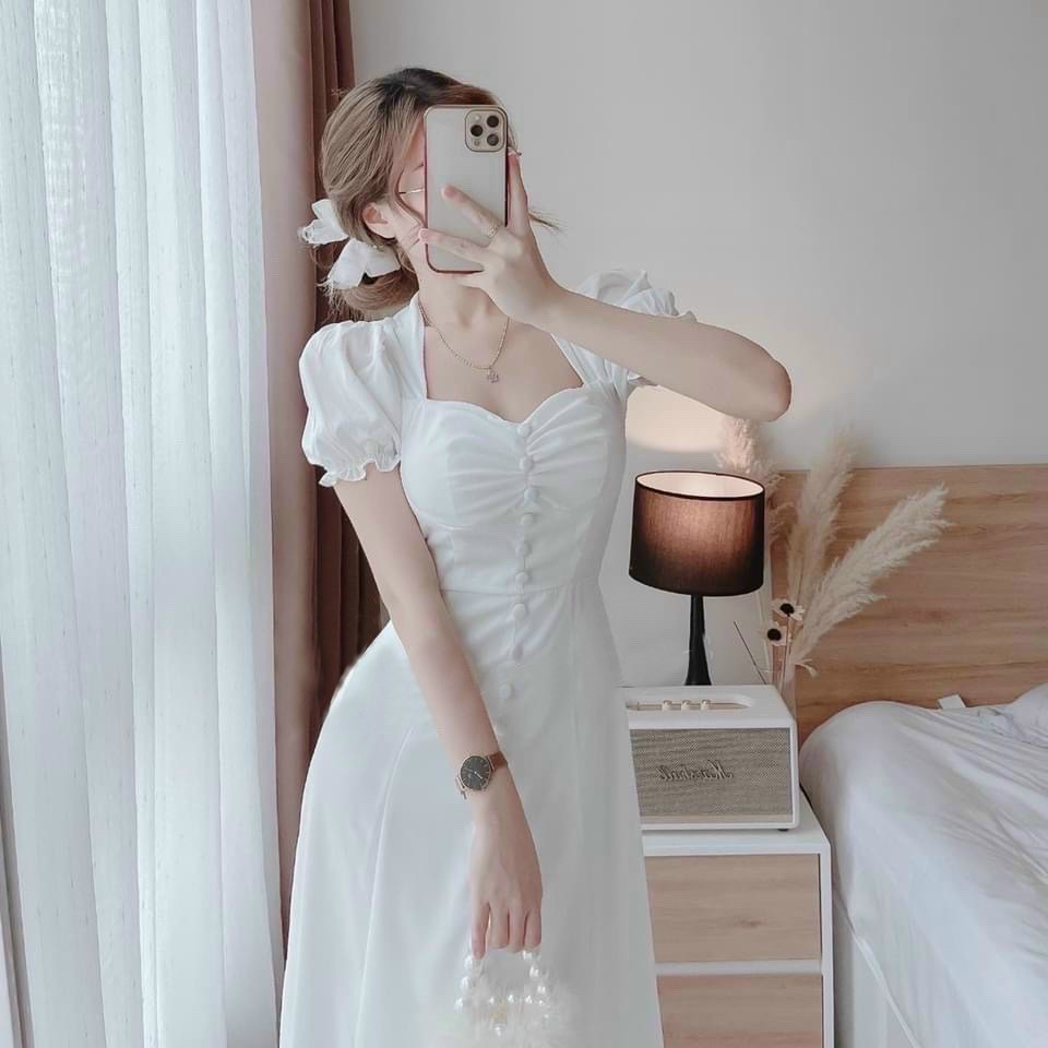 Đầm trắng nút bọc xẻ tà