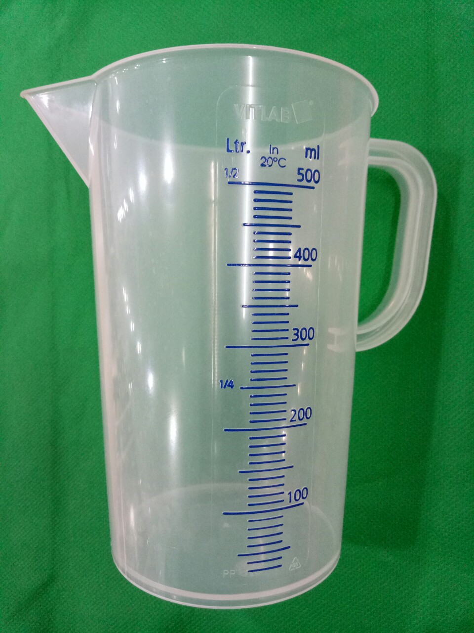 Ca nhựa PP vạch nổi xanh 500ml VITLAB