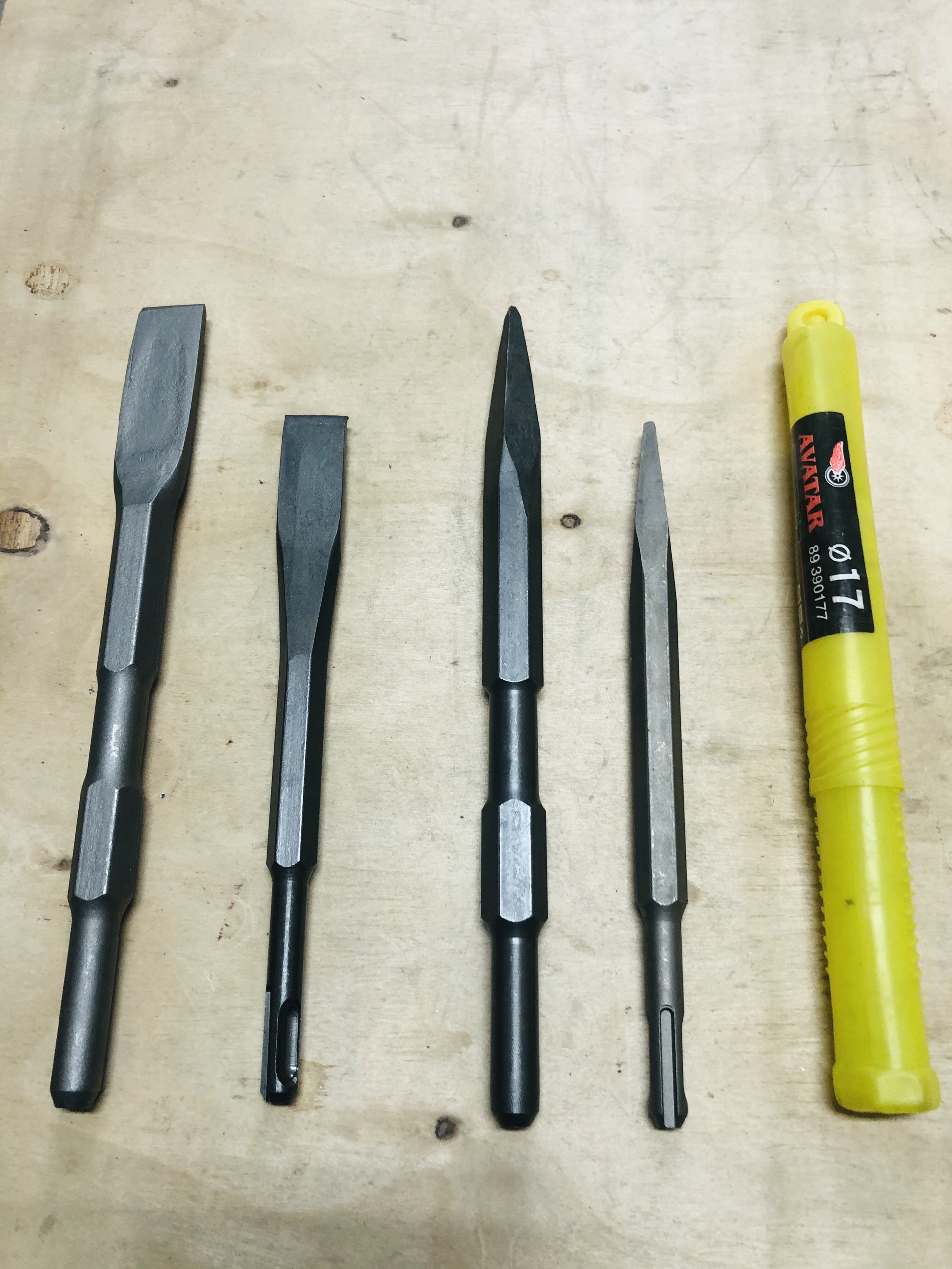 Mũi Đục Bê Tông AVATA Ø 14, 17