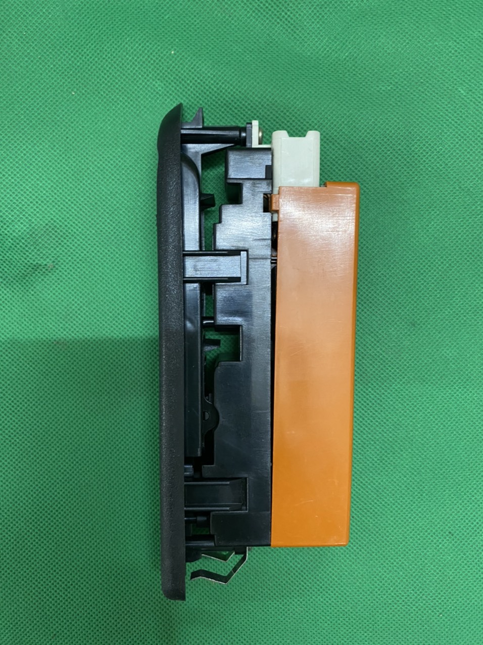 Công tắc bấm kính (công tắc lên xuống kính) Isuzu QKR 12V