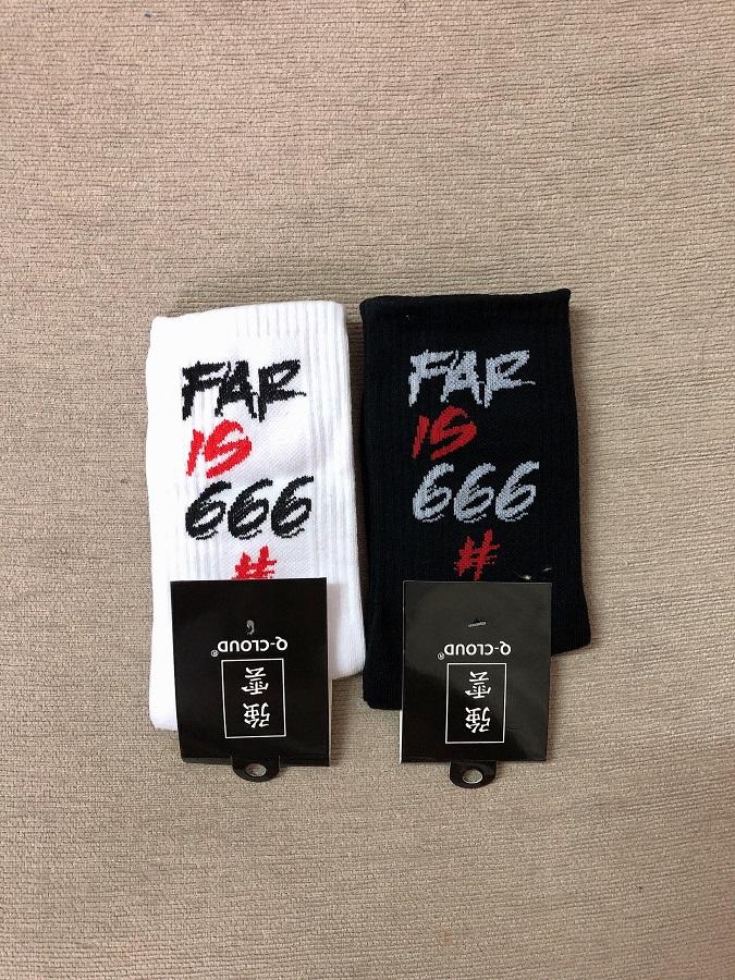 Vớ (tất) unnisex Off White chữ FAR IS 666# (trắng)