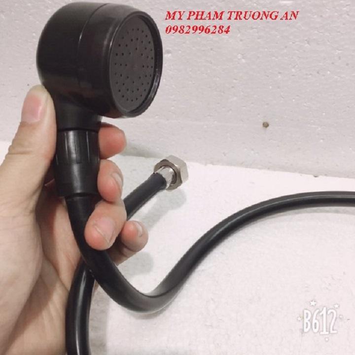 Gật gù bàn gội đầu và vòi sen
