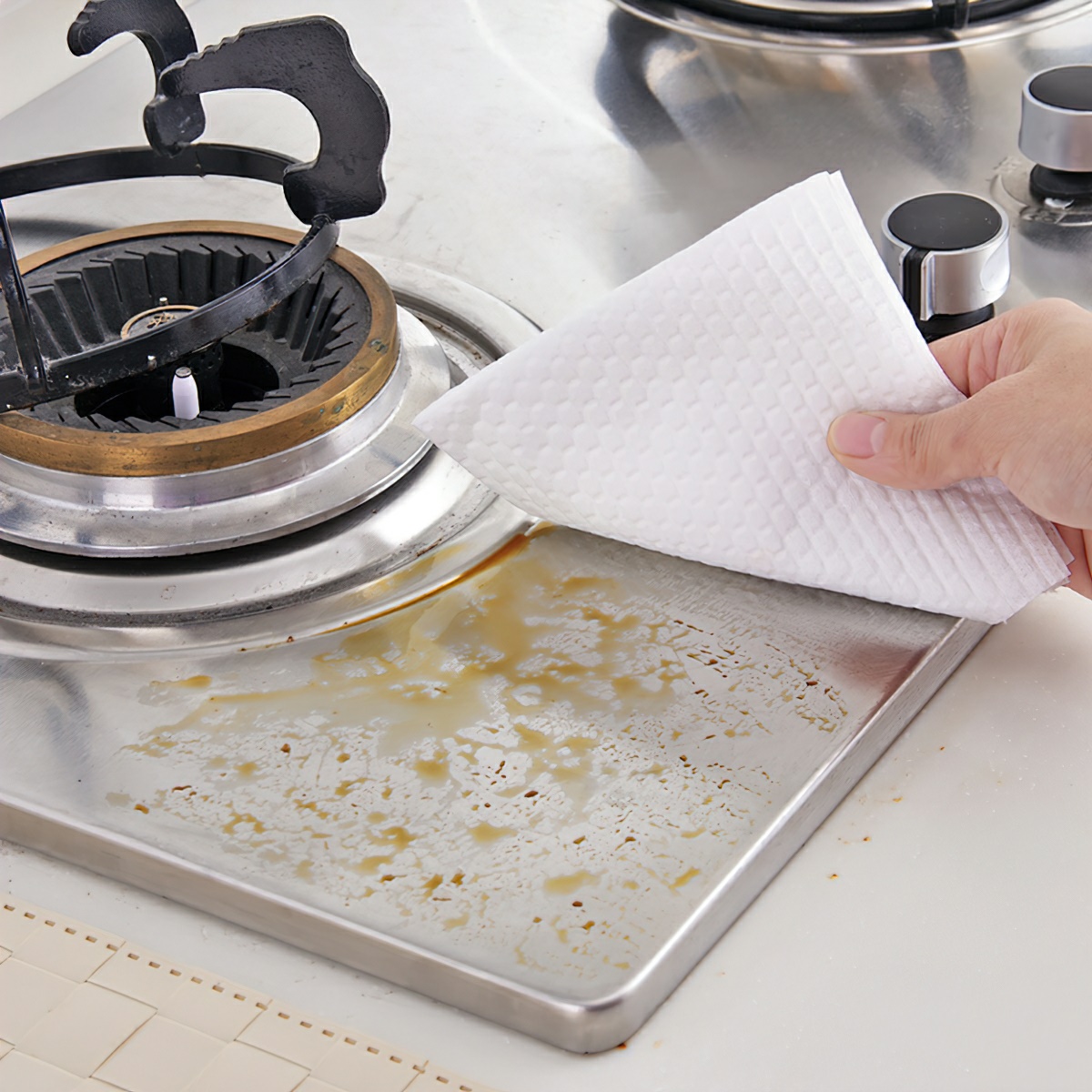 Roll of Disposable Oil-Absorbent Multi-Purpose Dish Tissue