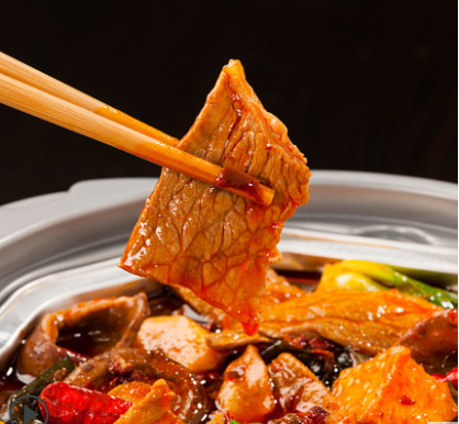 LẨU TỰ SÔI BÒ TÊ CAY