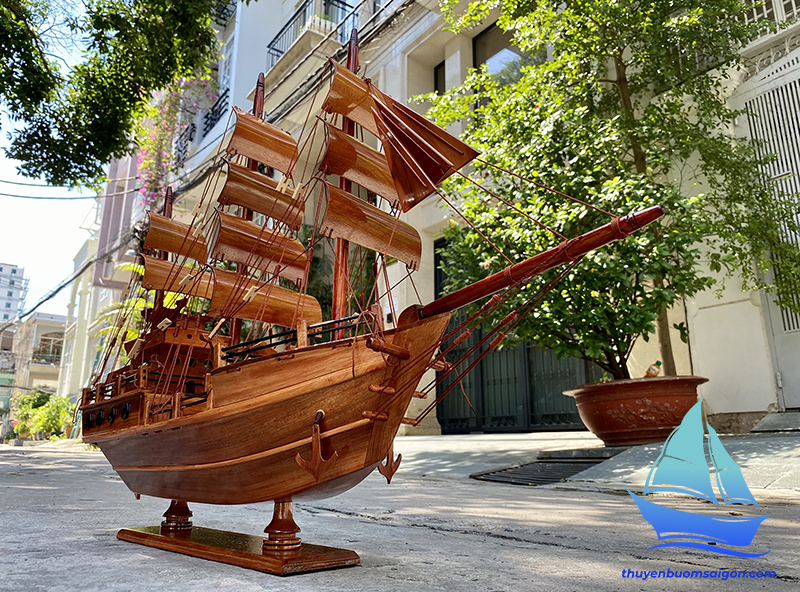 Thuyền buồm gỗ phong thủy Thái dài 75cm (gỗ Hương)