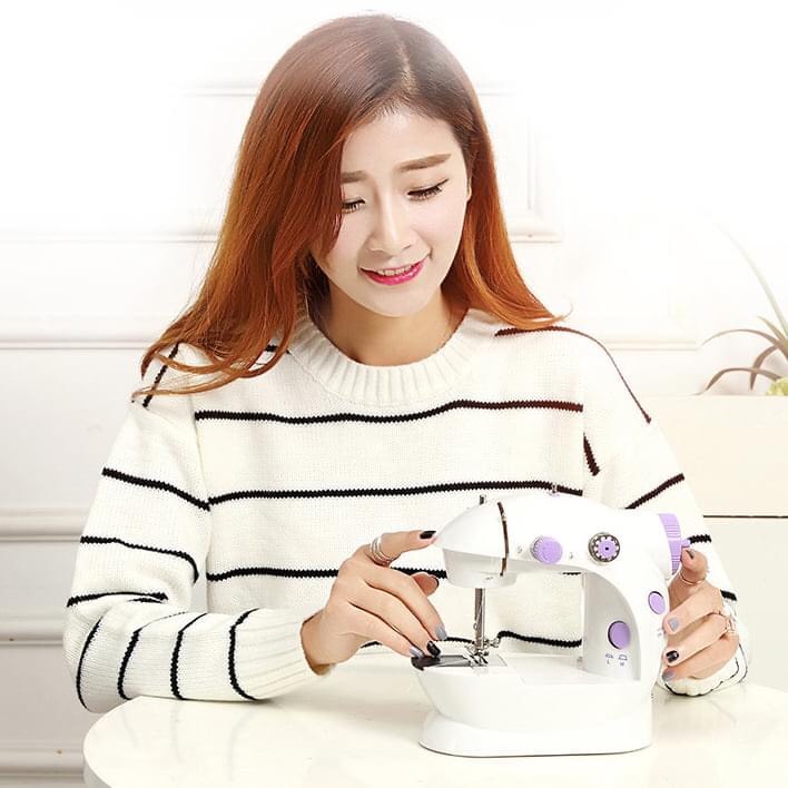 Máy may mini giá đình có đèn chiếu sáng