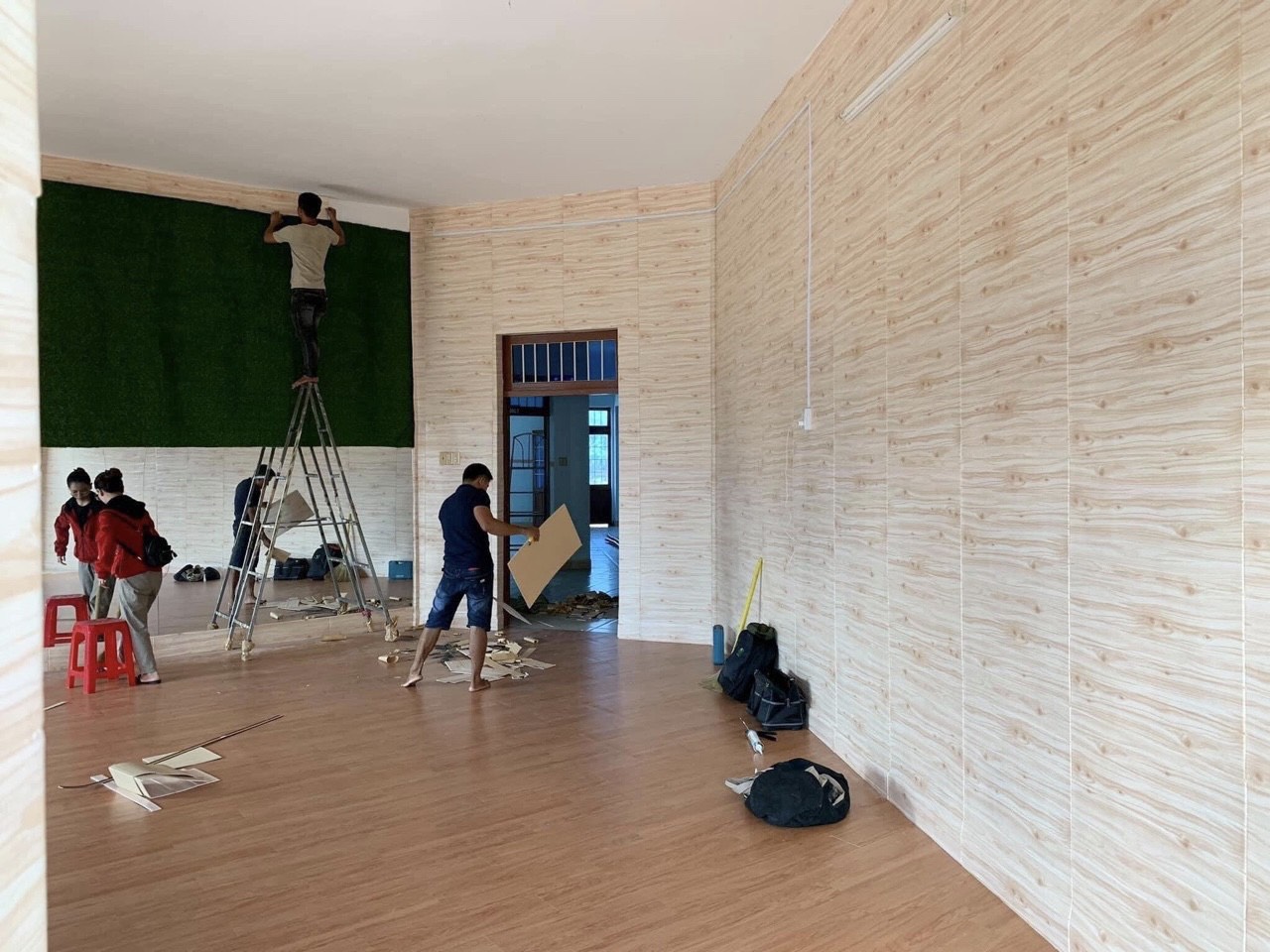 (Bộ 10 Tấm) HCM Sỉ XỐP DÁN TƯỜNG VÂN GỖ GIÁ RẺ - Sẵn Keo