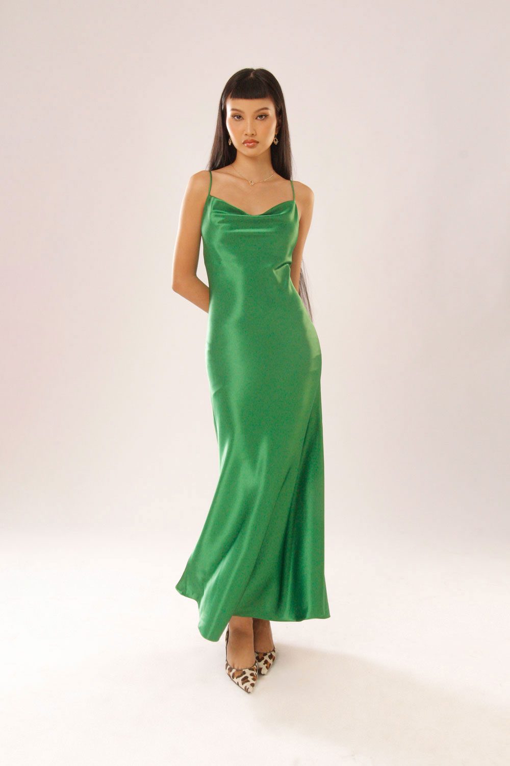Đầm Cổ Chéo Satin Ally Daphale