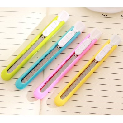 Dao Rọc Giấy Deli 1 Cái