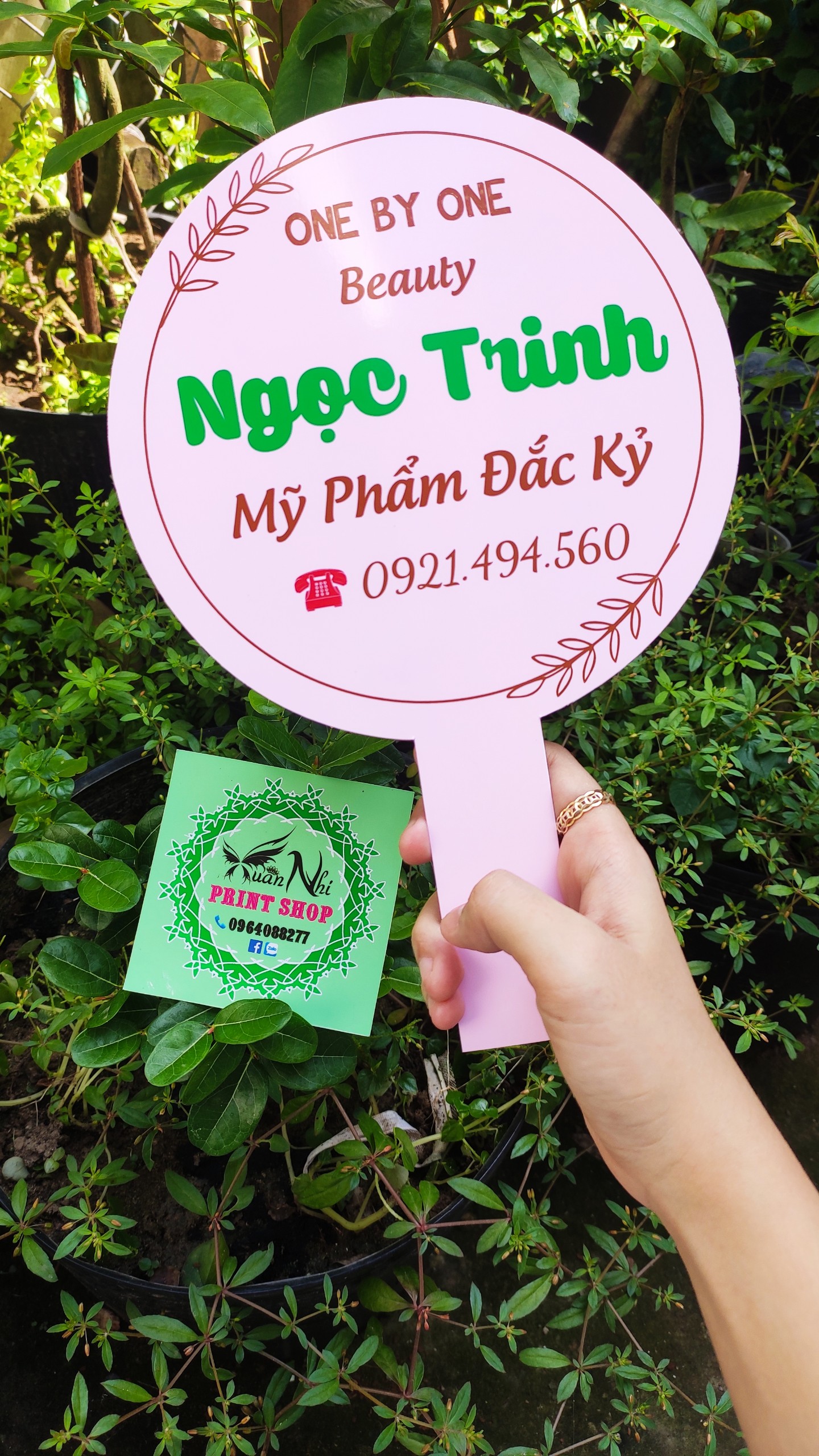 Logo Cầm Tay Chụp Ảnh Sản Phẩm