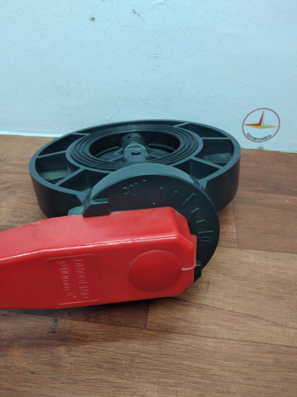 Van bướm mặt bích tay gạt phi 114