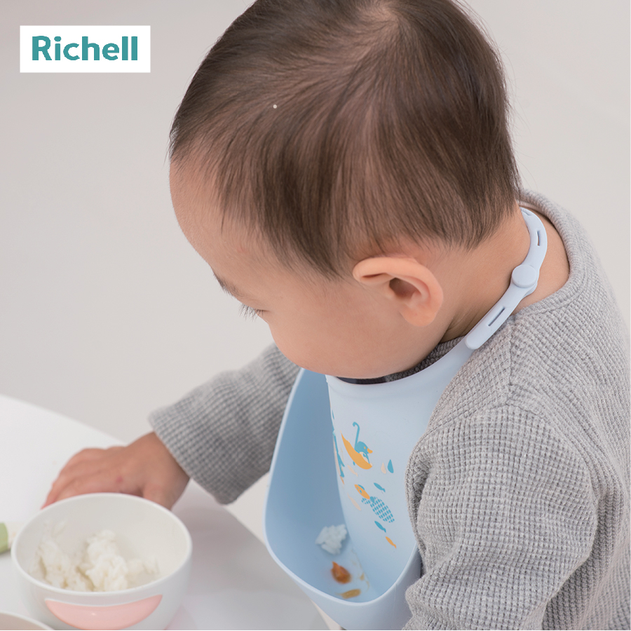 Yếm ăn dặm Richell silicone xanh