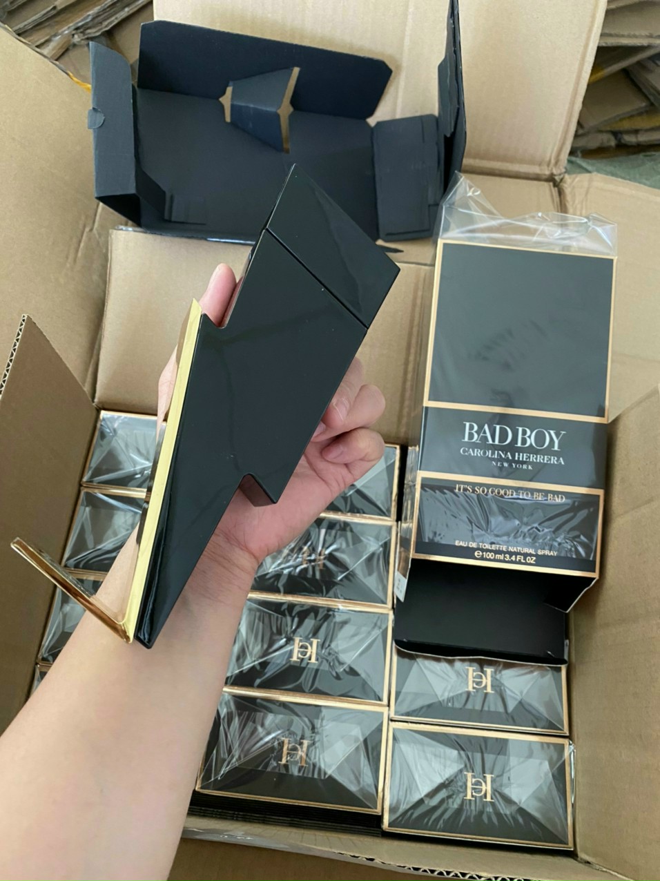 Nước hoa Bad Boy 100ml - nước hoa chiếc guốc nam 100ml