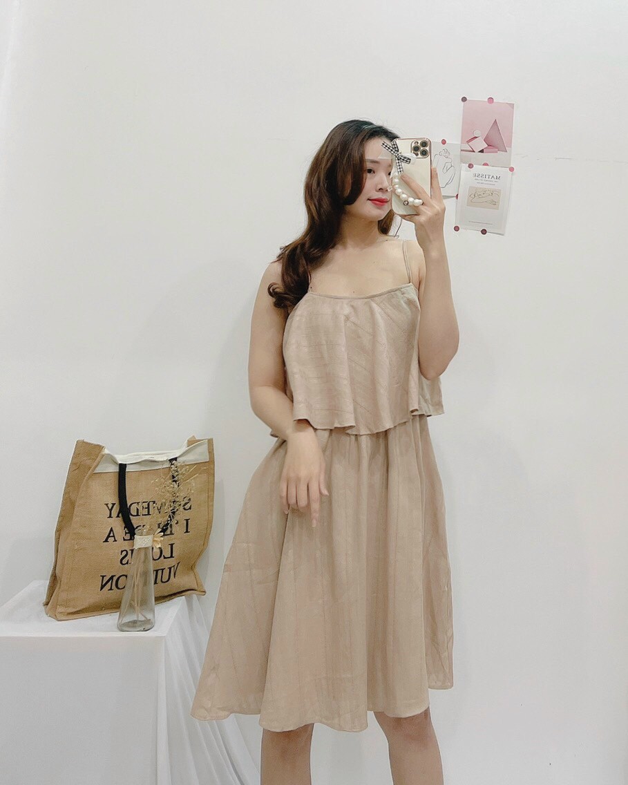 Đầm kate 2 dây tầng màu nude