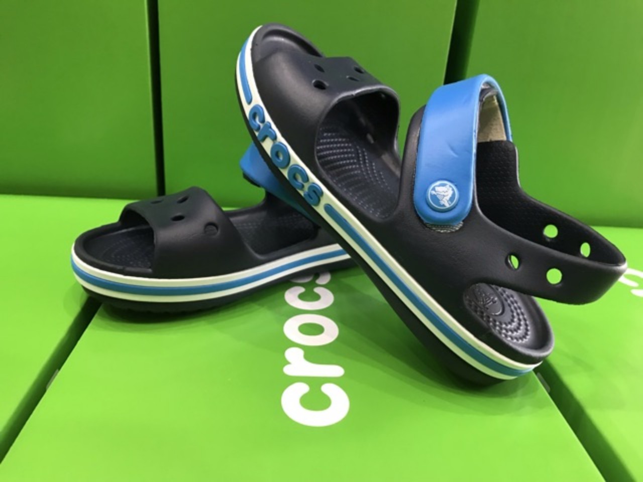 SANDAL CROSS BAND MÀU NAVY VIỀN XANH- tặng 4 sticker - Pb32