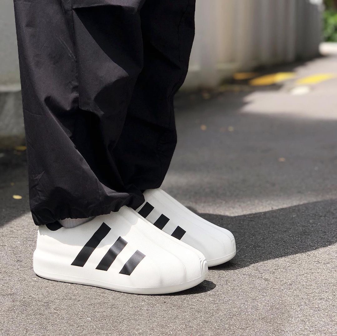 Giày Adifom đen trắng_Giày sneaker Adidas superstar white black cao su đúc  hot trend 2023