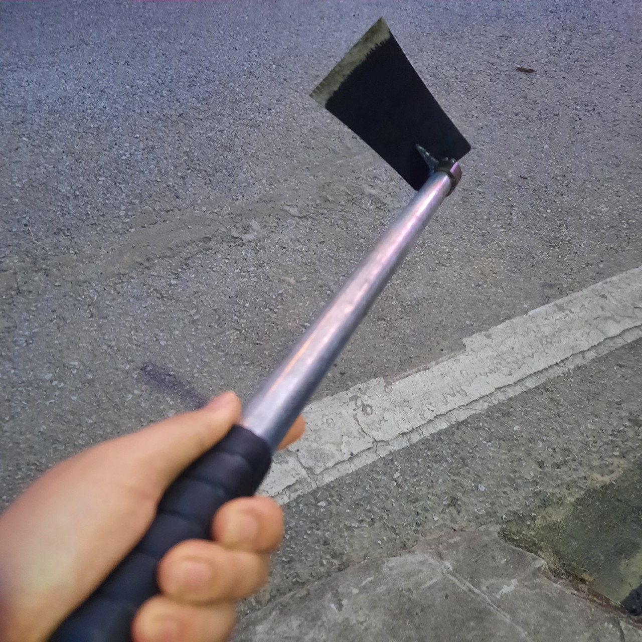 Cuốc  làm vườn, trồng cây, trồng hoa có cán sắt dài 50cm