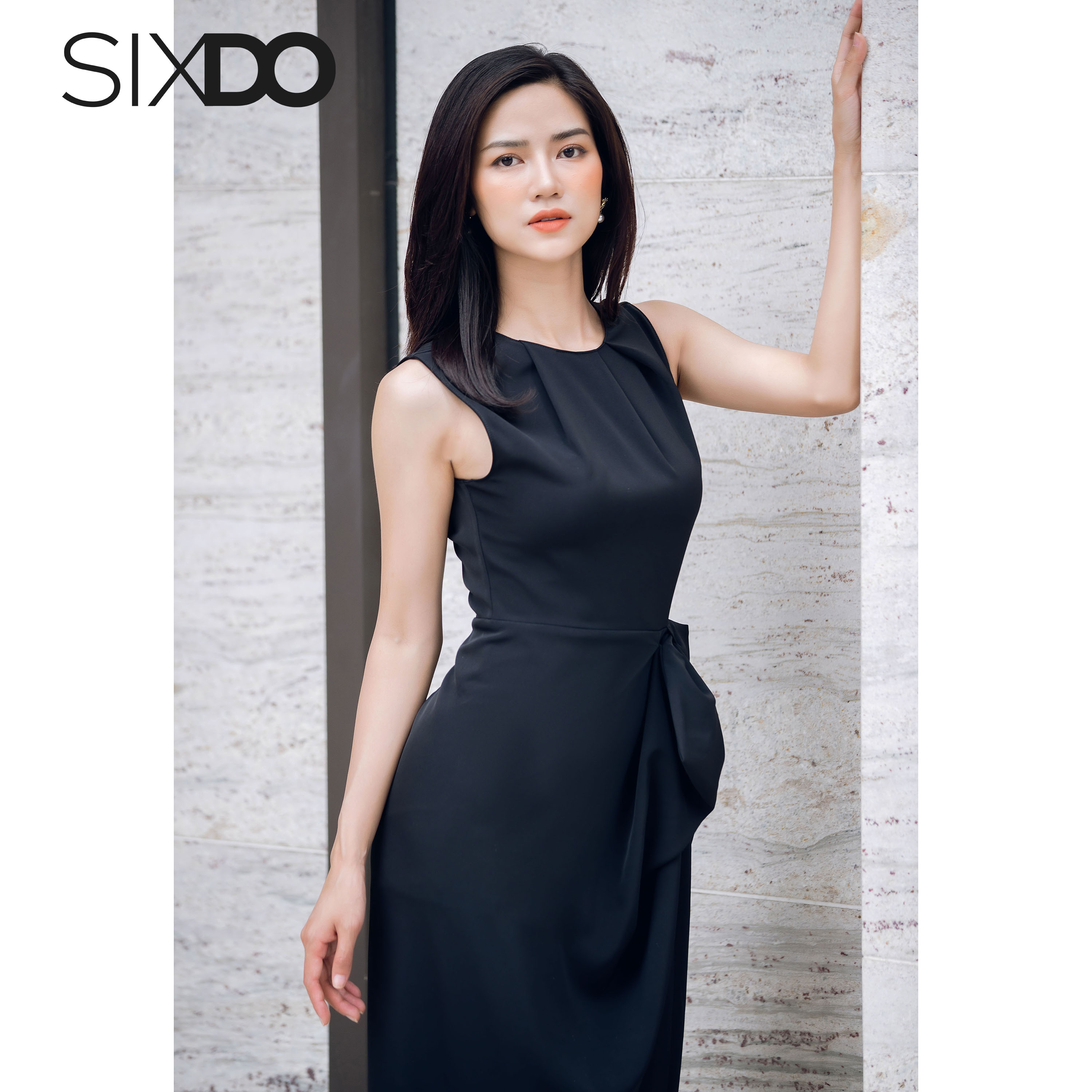 Đầm lụa đen sát nách xẻ tà phối nơ eo SIXDO (Black Sleeveless Midi Silk Dress)