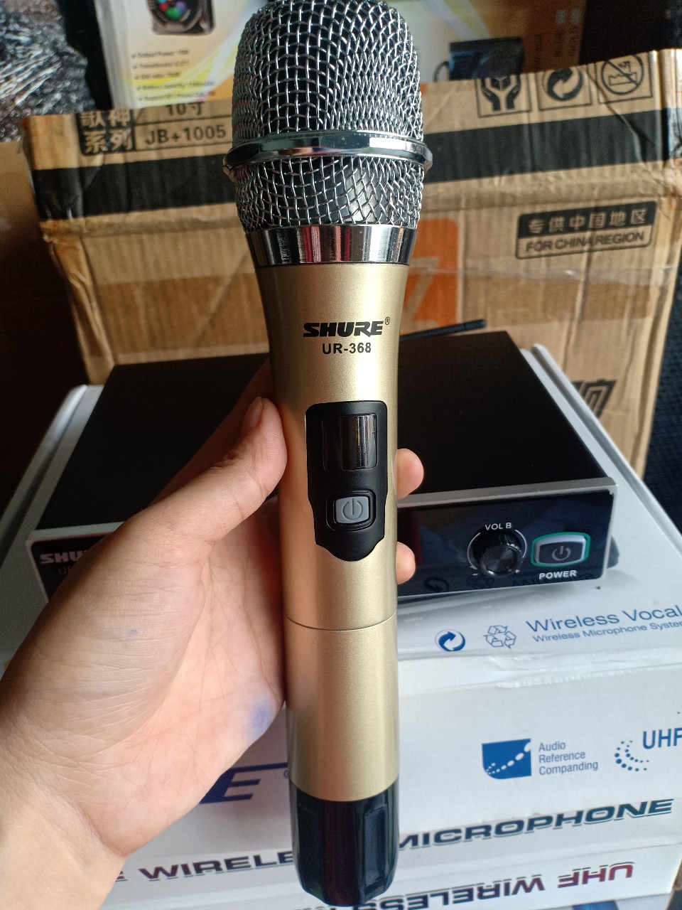 Micro SHURE UR368 Chinh Hãng Cực Hay Led 7 Màu