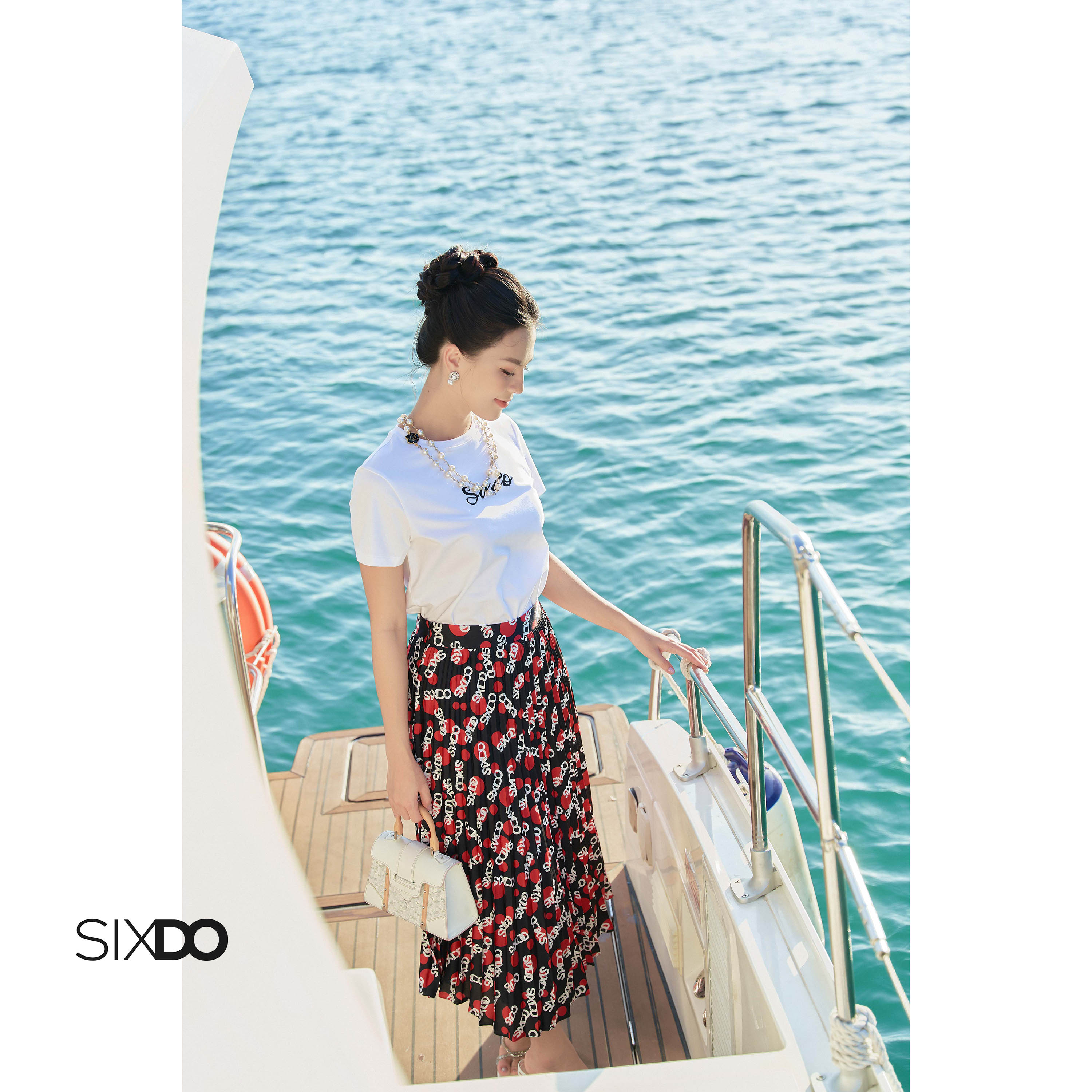 Chân váy lụa chấm bi xếp ly phối chữ SIXDO (Black Pleated Midi Silk Skirt)