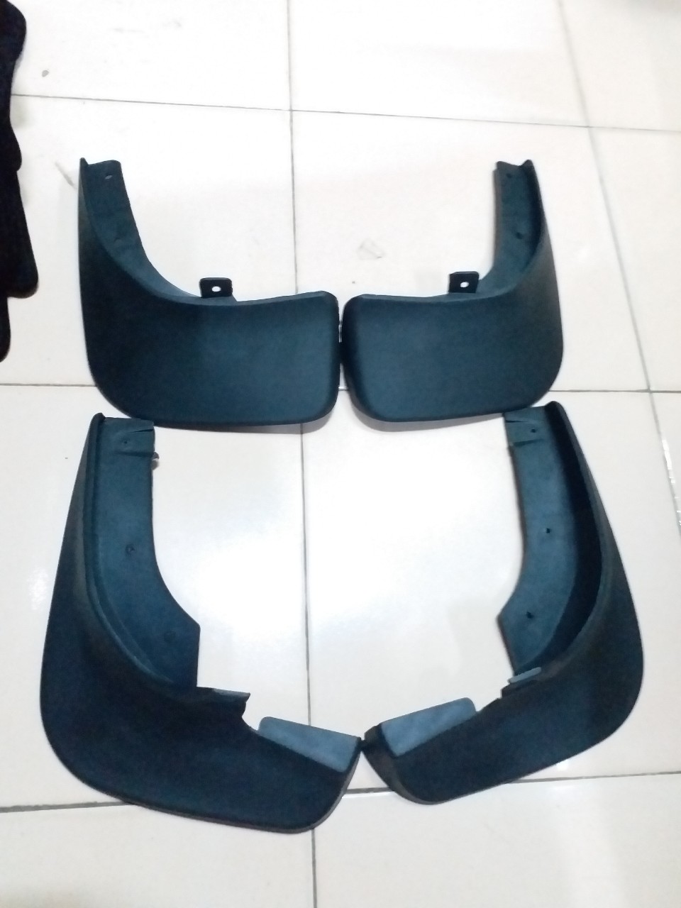 Bộ chắn bùn xe Ford Laser & Mazda 323 từ đời 2000 trở lên.