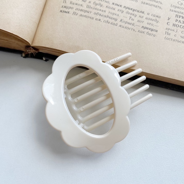 Kẹp tóc dạng xước hình hoa Modleaf Flower comb Hàn Quốc