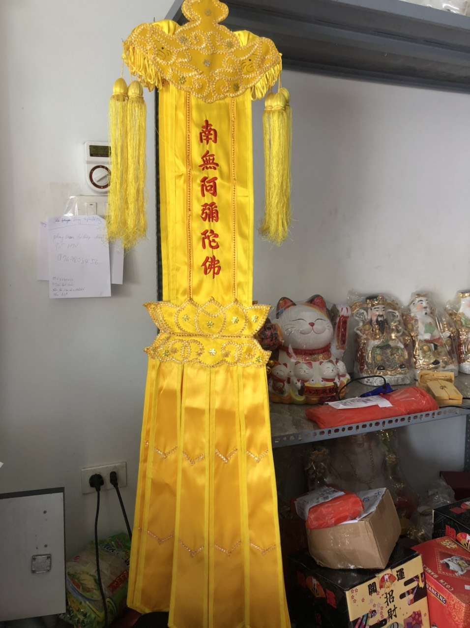 Phan treo vải vàng - phướn treo phật giáo