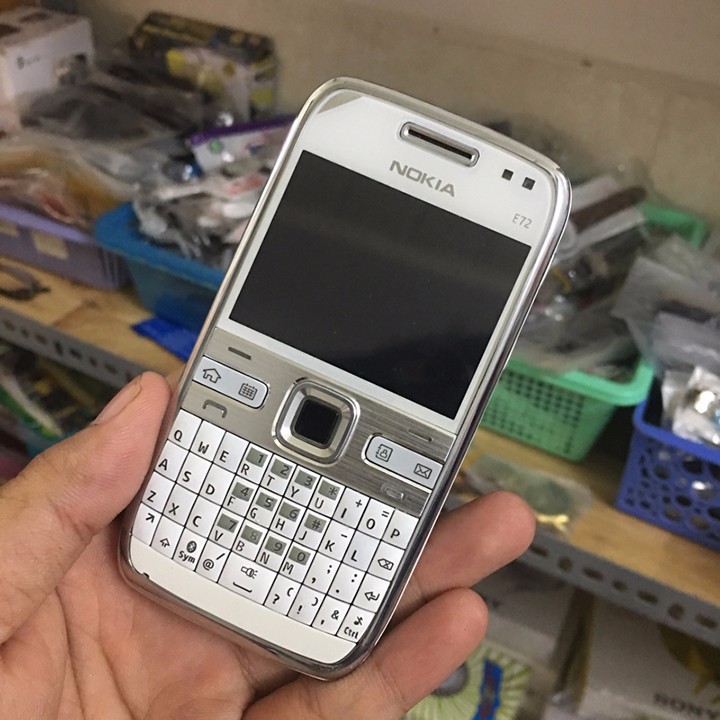 Điện thoại Nokia E72 full box có Tiếng Việt mới 99%