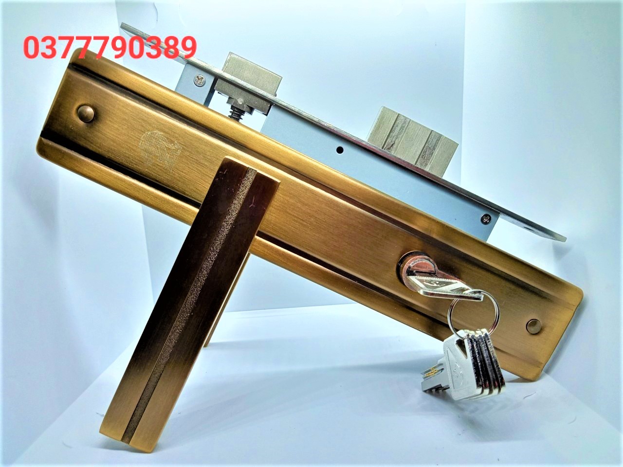 khoá cửa tay gạt JeeLy màu gỗ