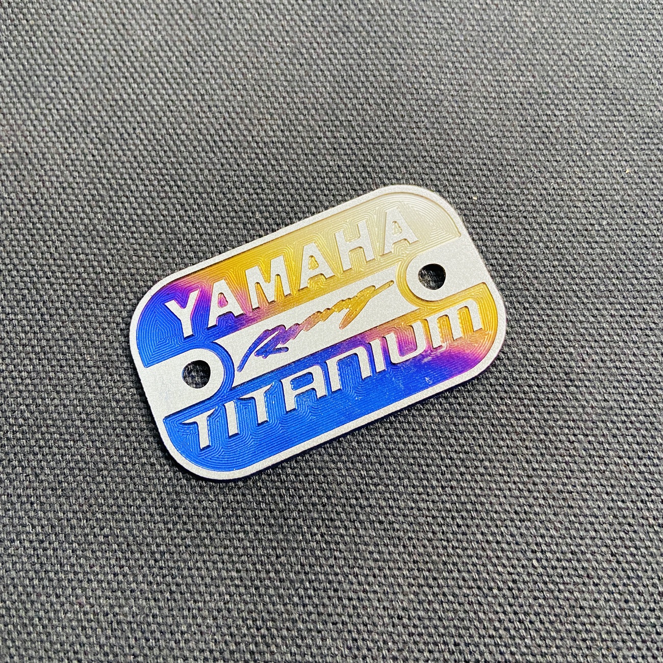 [EM CÒN NON LẮM] TEM TITAN NẮP BÌNH DẦU XE SIRIUS TRANG TRÍ XE ĐẲNG CẤP CAO (100% TITANIUM)