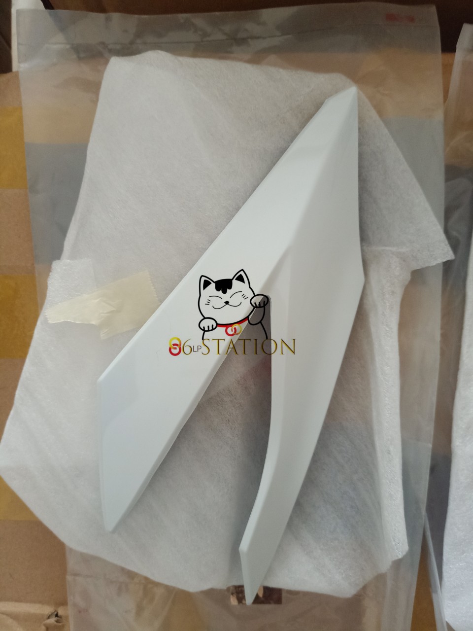 TAI THỎ SONIC 150R MÀU TRẮNG