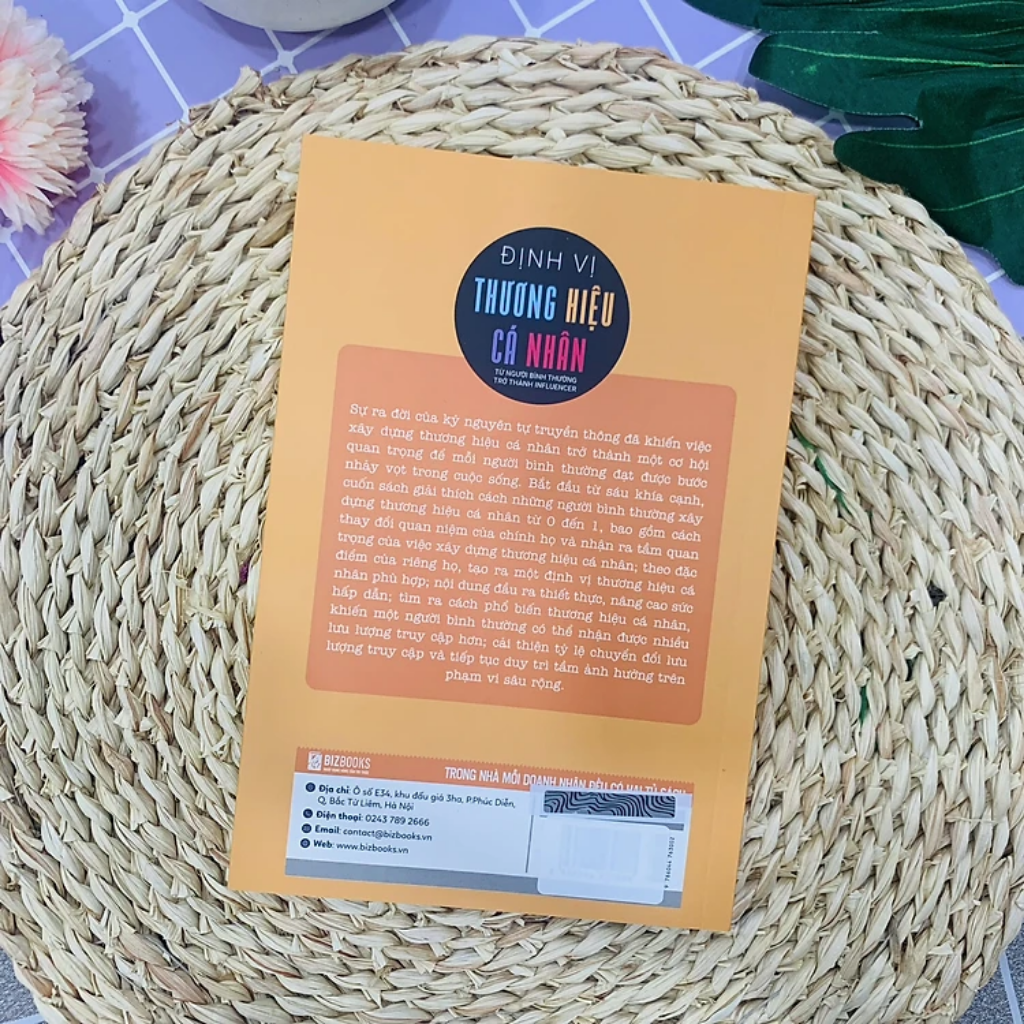 Sách - Định Vị Thương Hiệu Cá Nhân: Từ Người Bình Thường Trở Thành Influencer - MCBooks