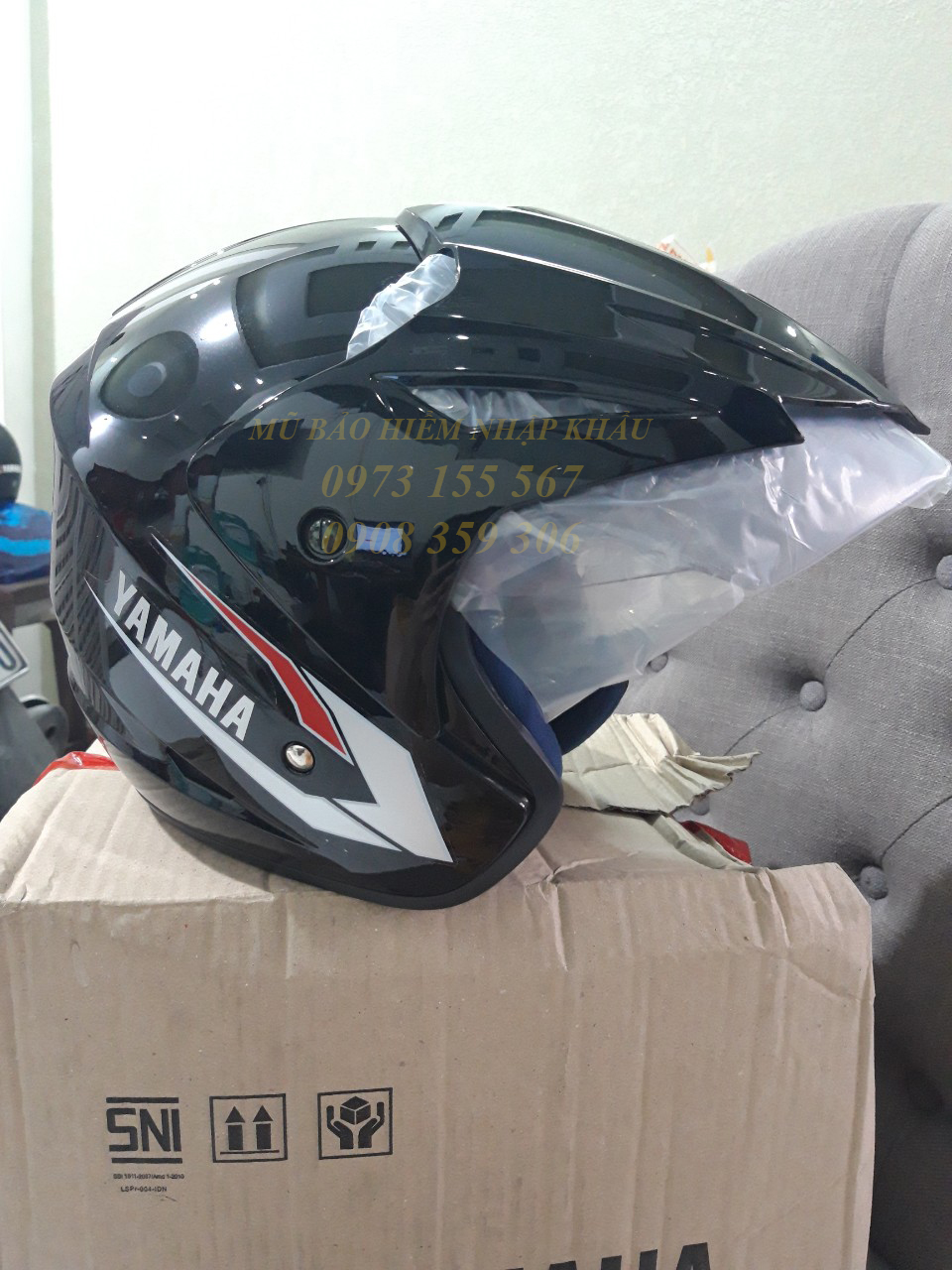 Mũ bảo hiểm YAMAHA trầy xước nhẹ