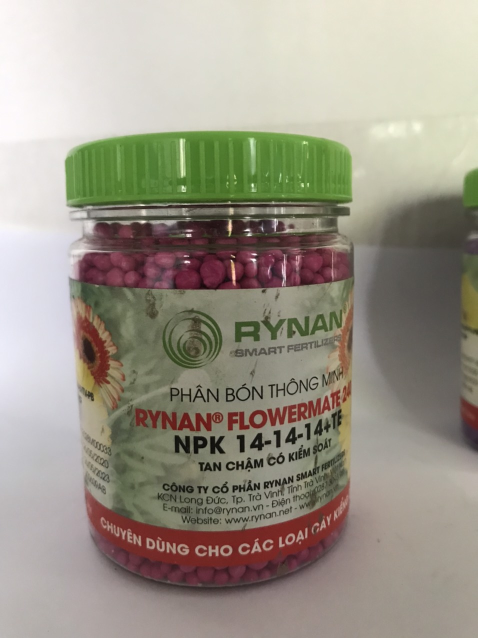 Phân bón cây kiểng Rynan 14-14-14+TE cho văn phòng