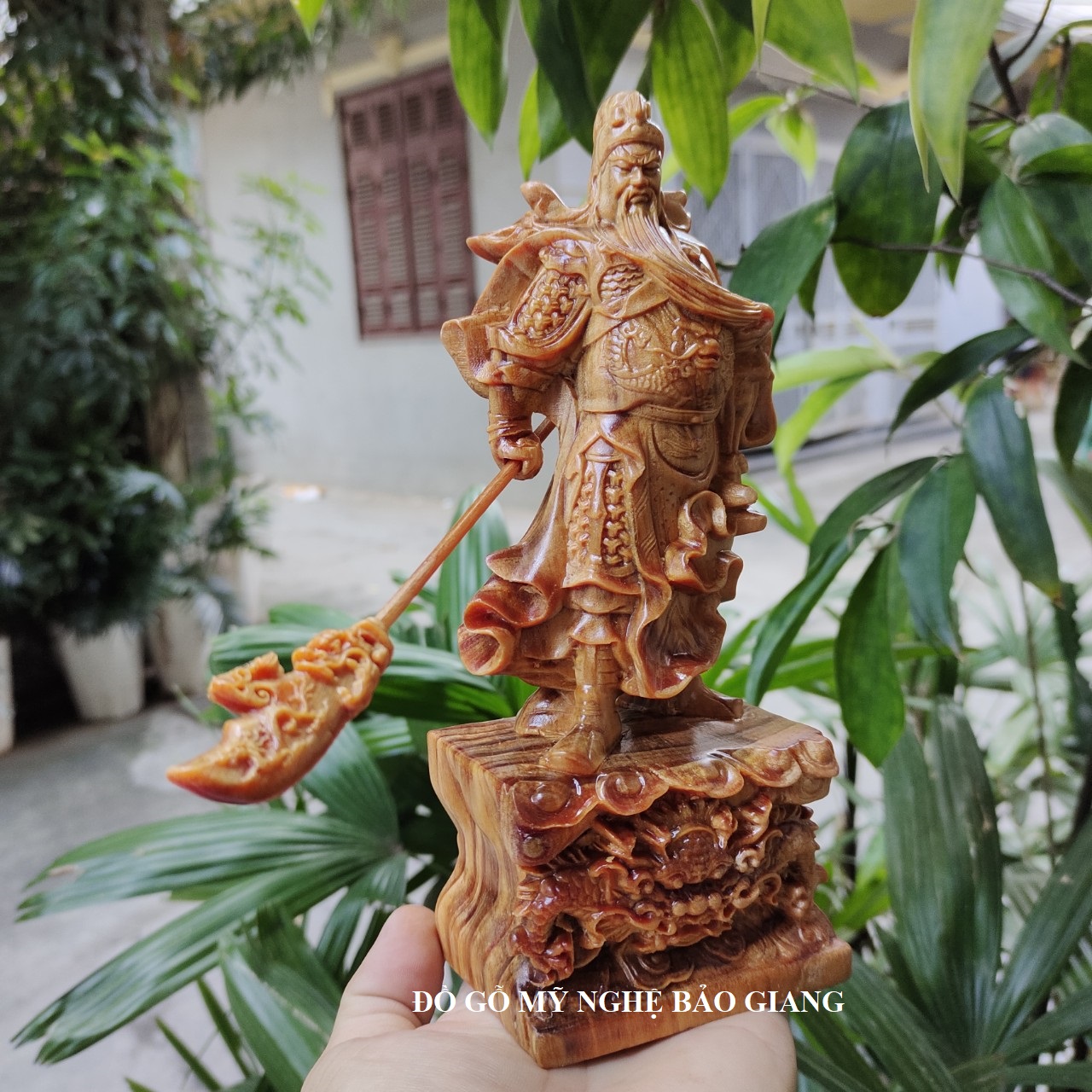 Tượng quan công gỗ huyết long đế rồng