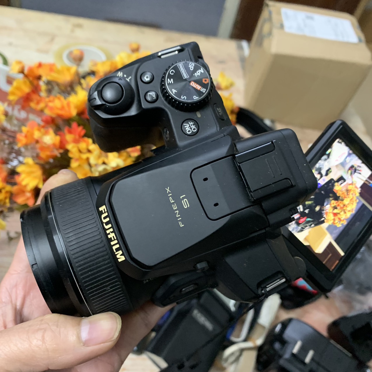 Máy ảnh Fujifilm FinePix S1 zoom 50x có wifi, tiếng Việt