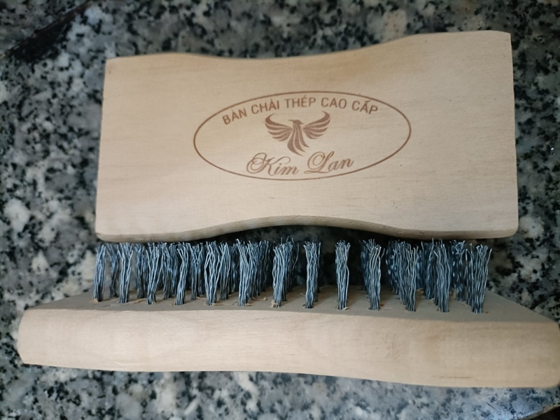 Bàn chải sắt cán gỗ