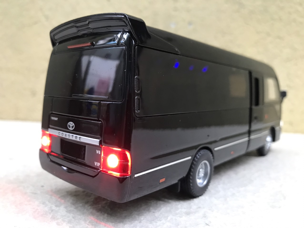 Mô hình xe Bus TOYOTA Coaster Premium 12 1:32