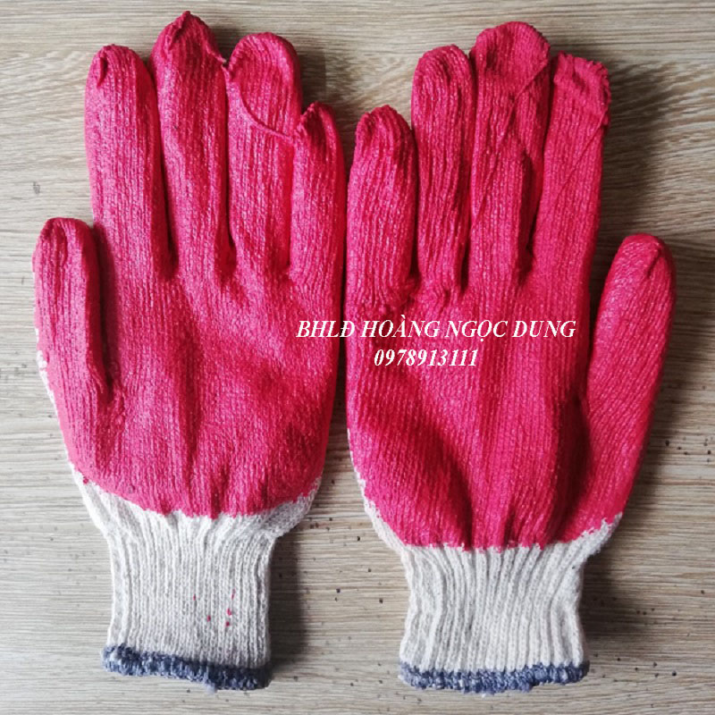 Labor protection gloves. Gardening gloves, wool painted red gloves. Yarn painted red gloves. Cut out power gloves