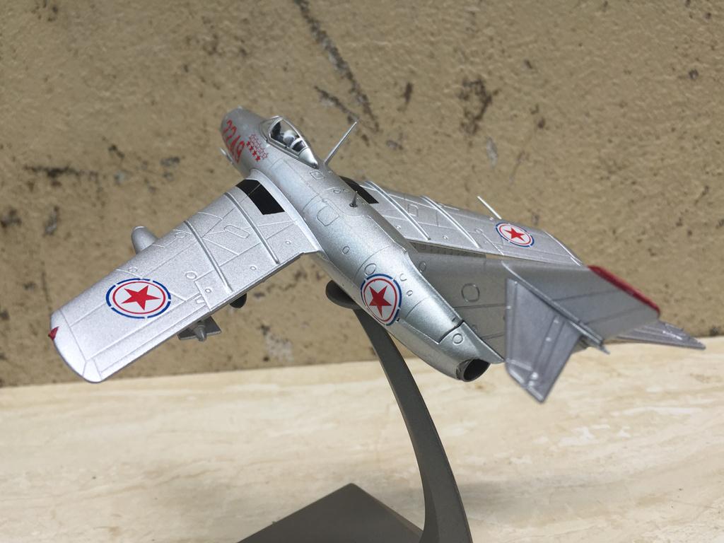 [HCM]Mô hình máy bay Tiêm kích MIG 15 - 1:72