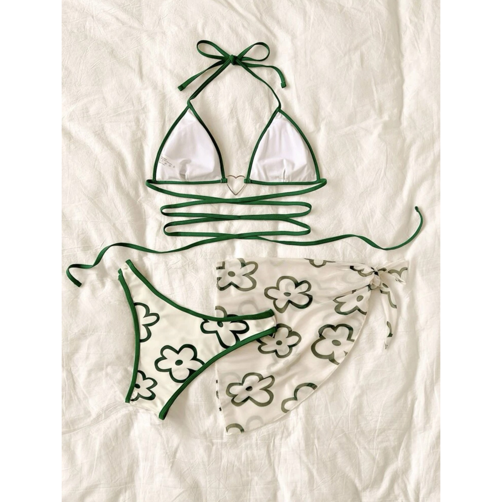 Bikini tam giác 3 mảnh kèm khăn dễ thương
