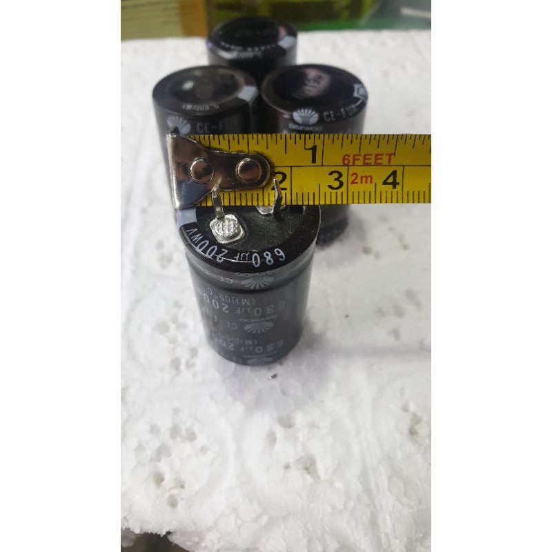 Tụ 680uf -200v giá 1chiec