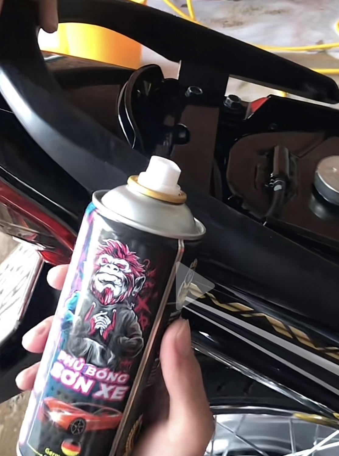 Chai xịt bóng sơn xe Sprayking 400ml