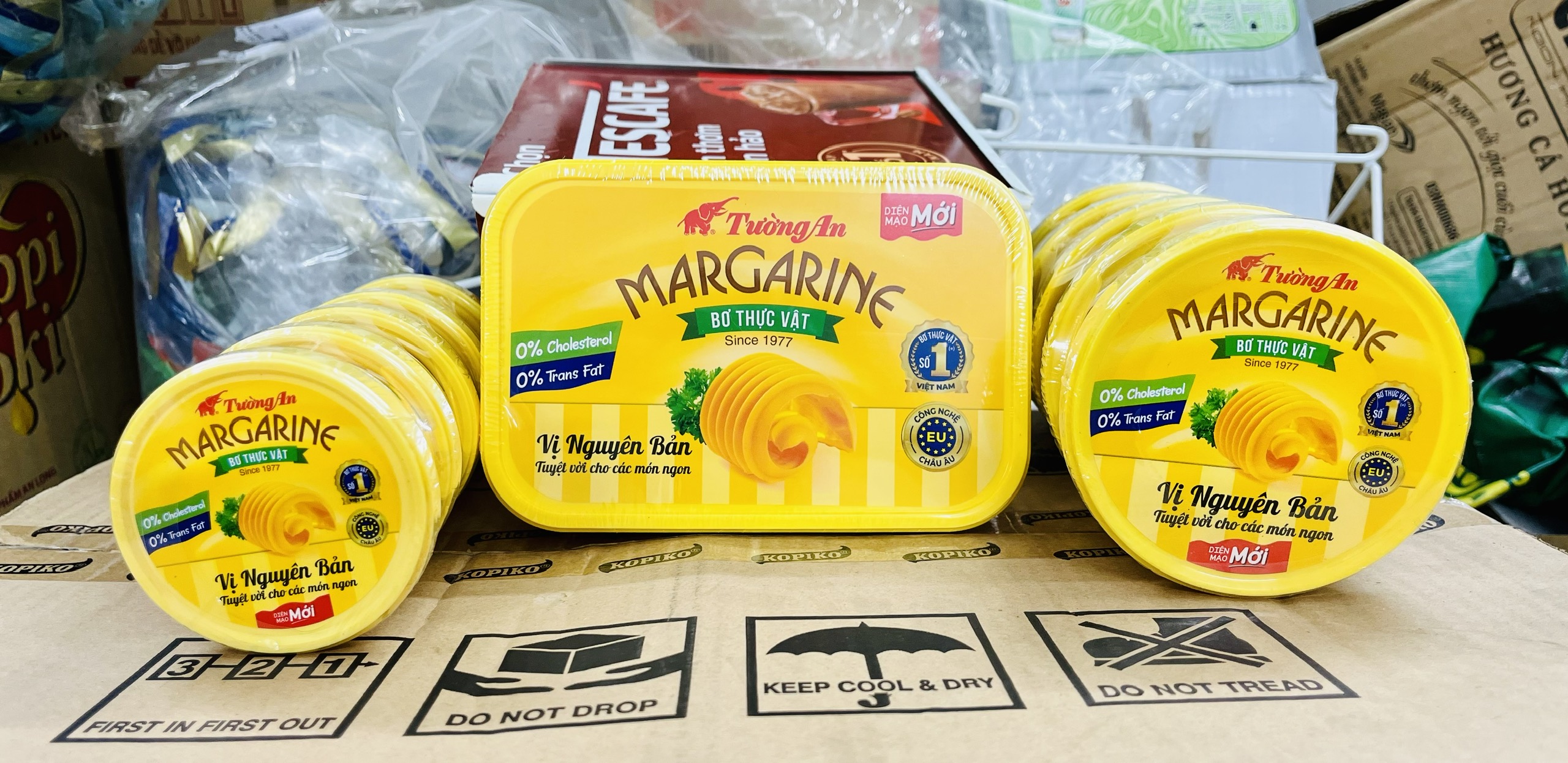 Bơ thực vật Tường An hộp (800g)